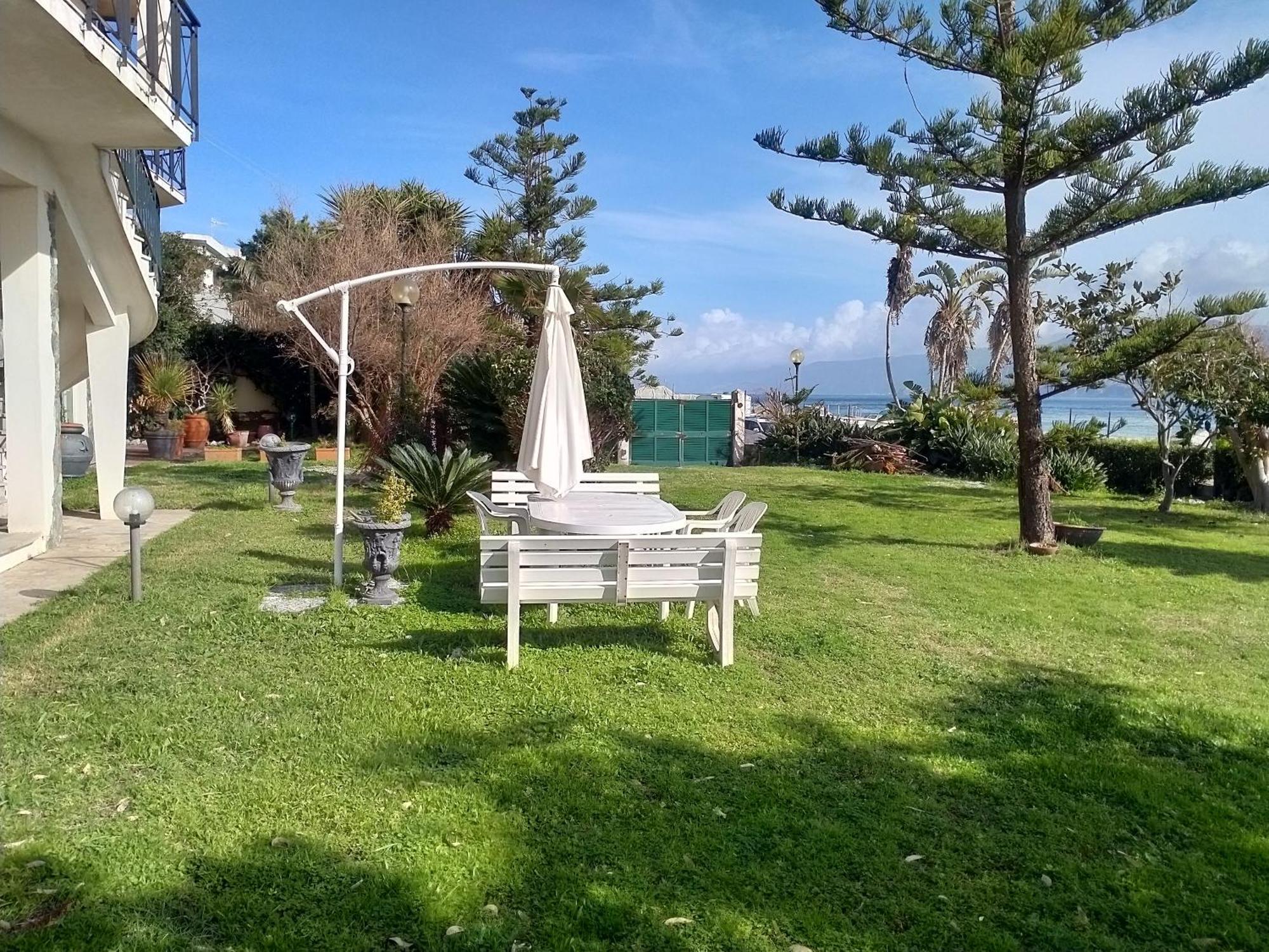 Villa Sullo Stretto Sant'Agata  Bilik gambar